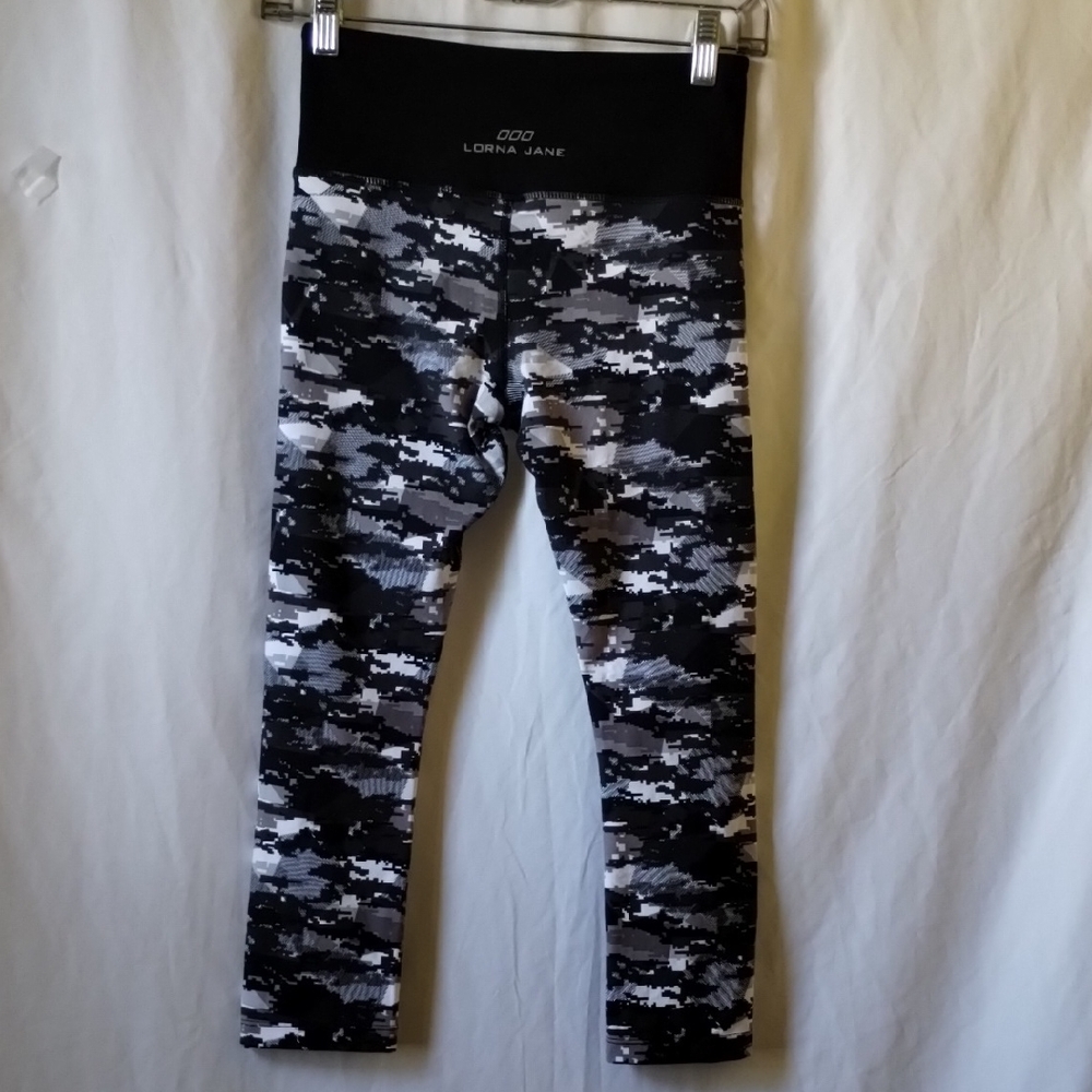 Lorna Jane Woman Camouflage Black and White Leggings.